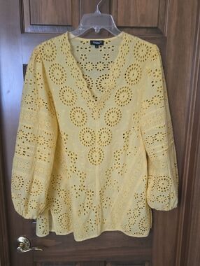 Tolani Sunshine Eyelet V-Neck Blouse